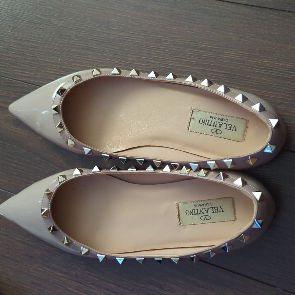 Gold Stud Flats - Picture 5 of 13